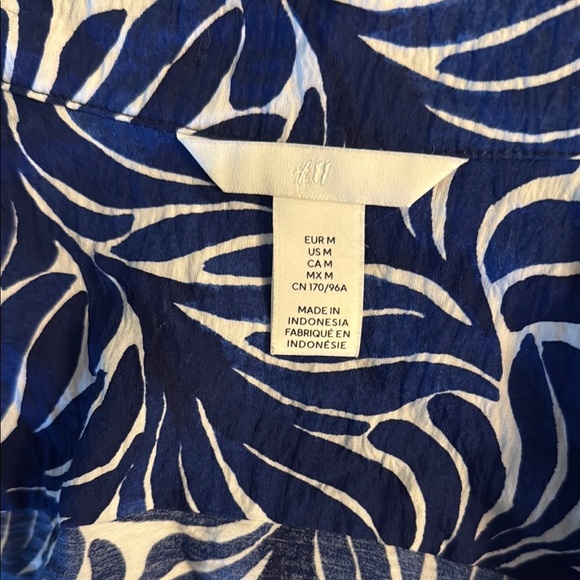 H&M Blue and White Patterned Women's Top - Picture 6 of 9